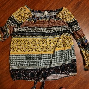 Cute bell bottom sleeve shirt